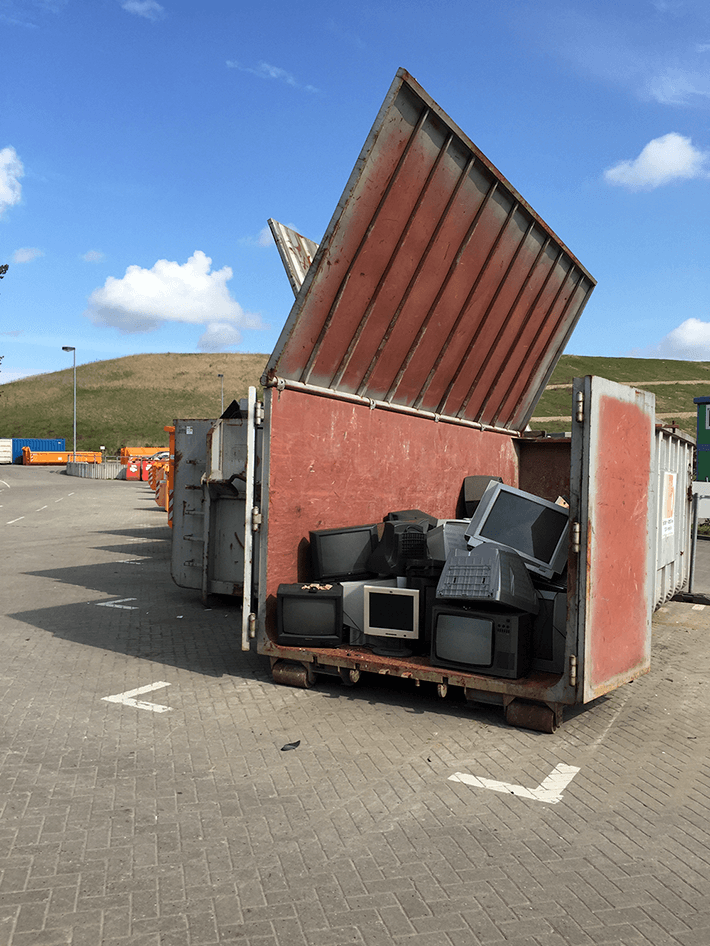 a foto of a visit at the landfill near beeskow